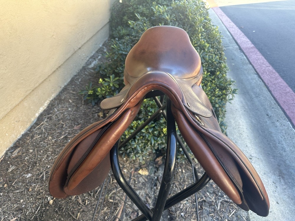 17.5” Arc De Triomphe Gazelle Jumping Saddle