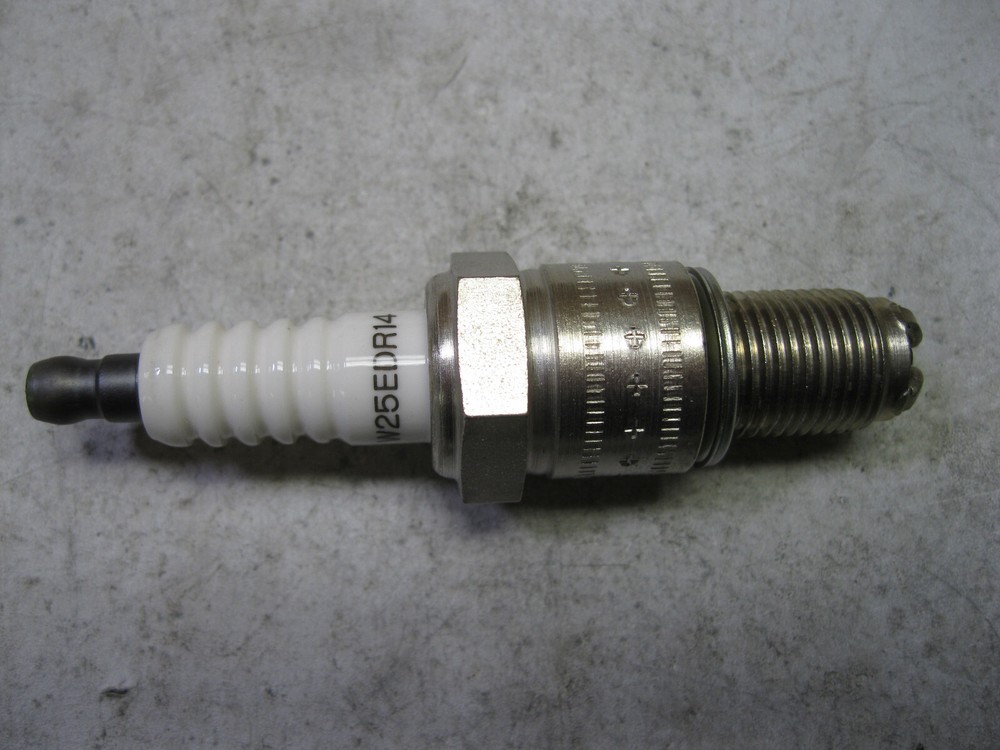 4 Spark Plugs DENSO 3104 W25EDR14 (4 pack)