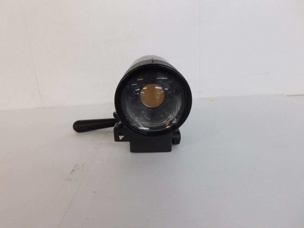 ^^ LOWEL PRO POWER LED DAYLIGHT (SLJ35)