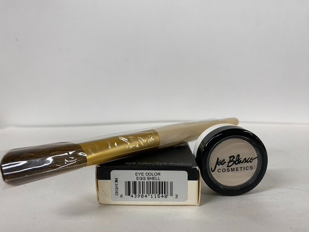Joe Blasco Eye color egg shell + Make up brush