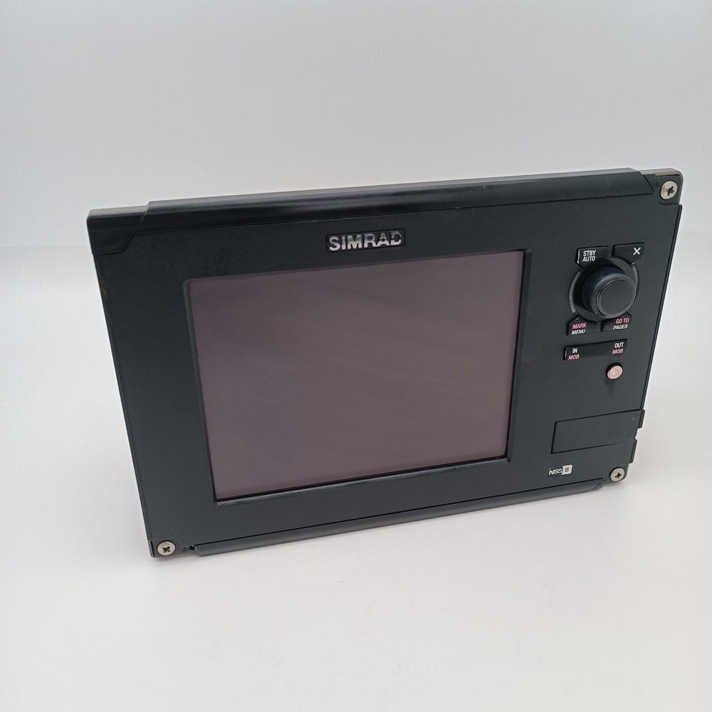 Simrad NSS8 EMEA Chartplotter And Multifunction Display NSS-8 w/Suncover