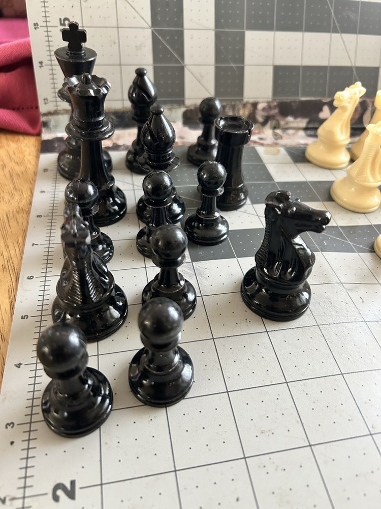 Vintage Gallant Knight Plastic Chess Set