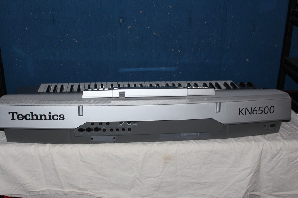 Technics SX KN6500 Digital Keyboard Workstation with extras