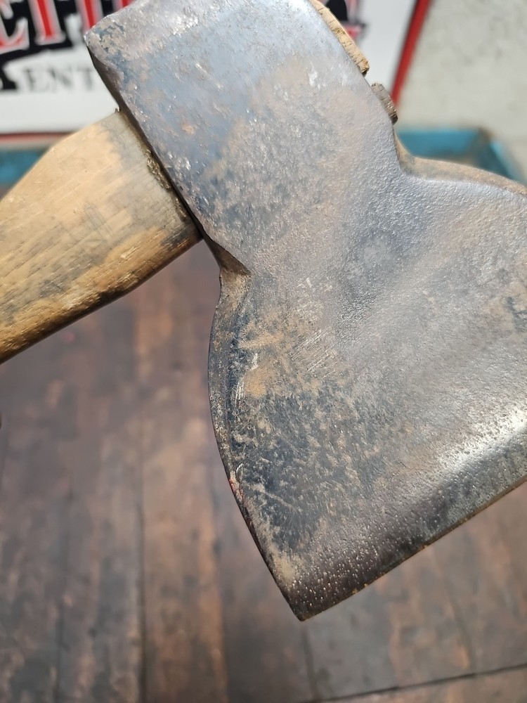 E31- Interesting form antique broad hatchet - Cedar Pattern? Half Sleeper? 2lb7o