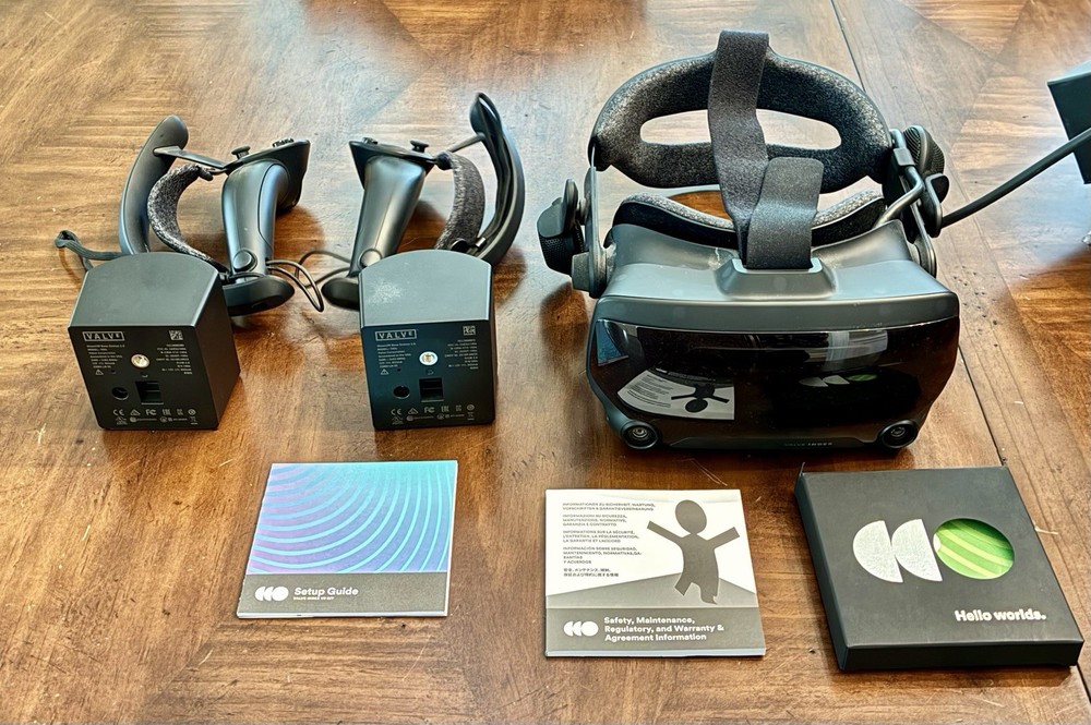 Valve Index VR Headset Kit Black Bluetooth with Controllers & Base Stations