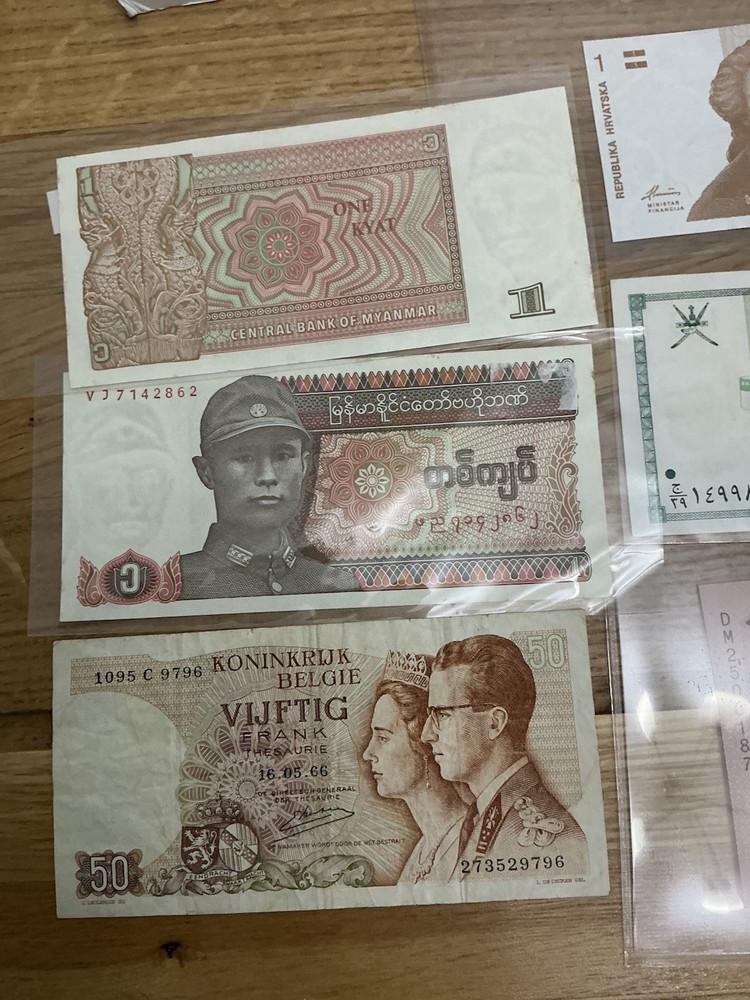8 Assorted Banknotes Of The World