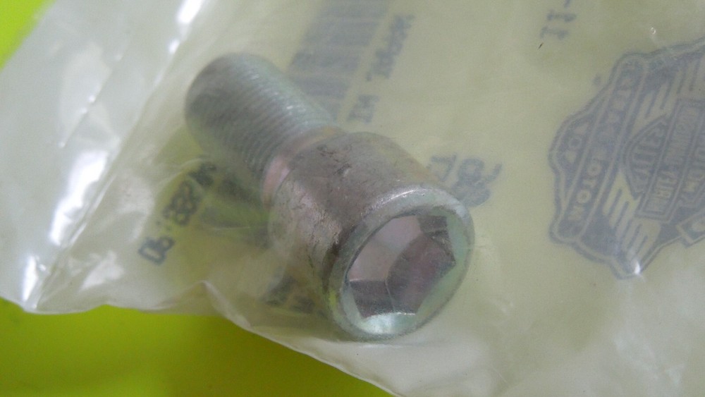 1 NOS OEM Harley Davidson Socket Bolt P/N 46614-06