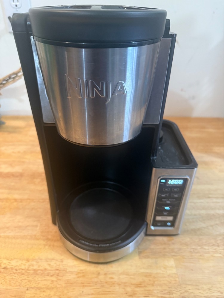 Ninja CE250 Coffee Maker ***USED MISSING PARTS***