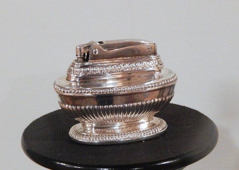 Vintage 1950's Queen Anne Ronson Silverplate Table Lighter - GUC