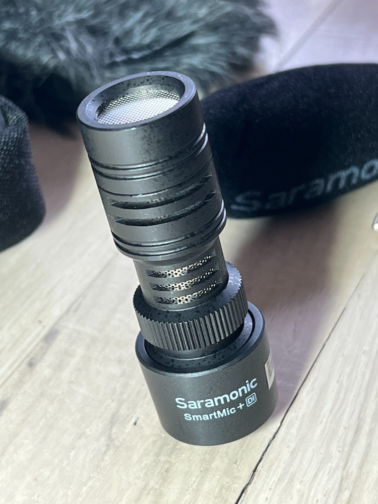 Saramonic Directional Microphone with Lightning Connector, WIndscreen, Bag