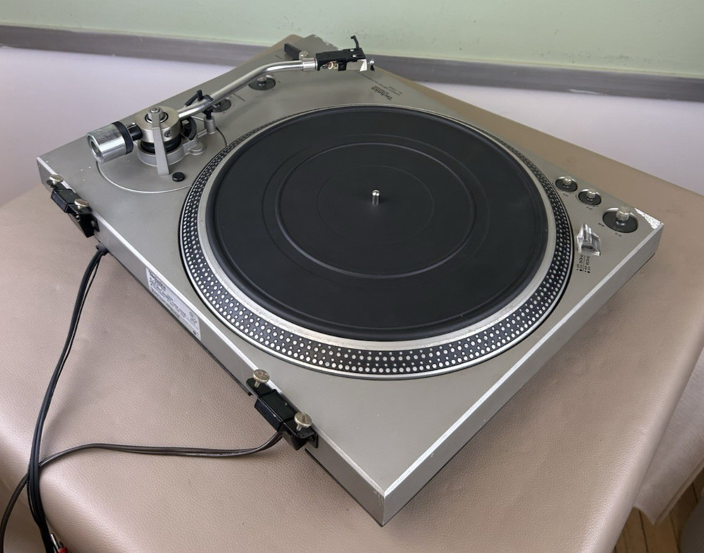 TECHNICS SL-1300 Turntable