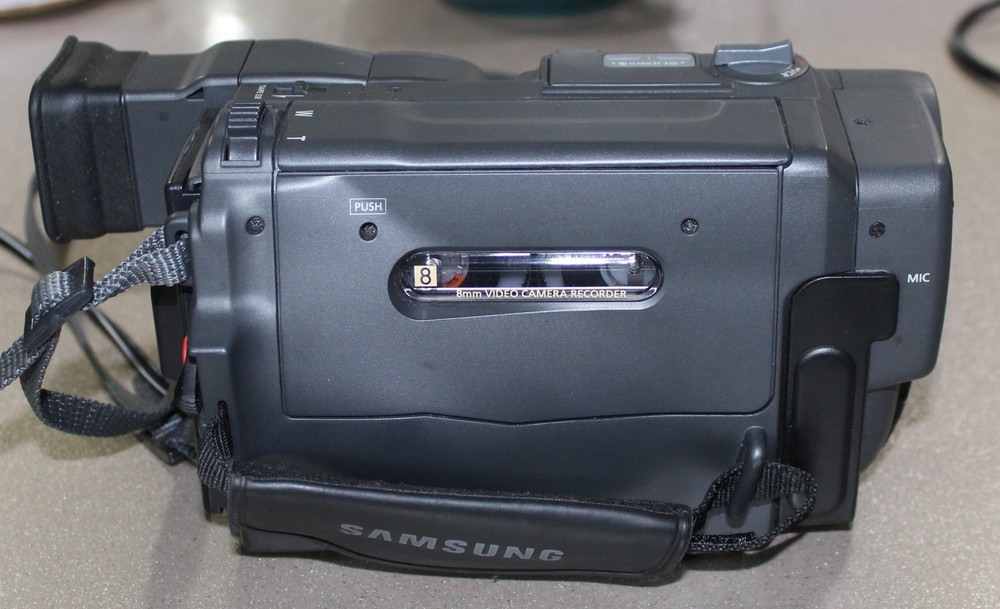 SAMSUNG VP-A15 CAMCORDER - EXCELLENT, FULLY WORKING CONDITION - NEEDS BATTERY!!