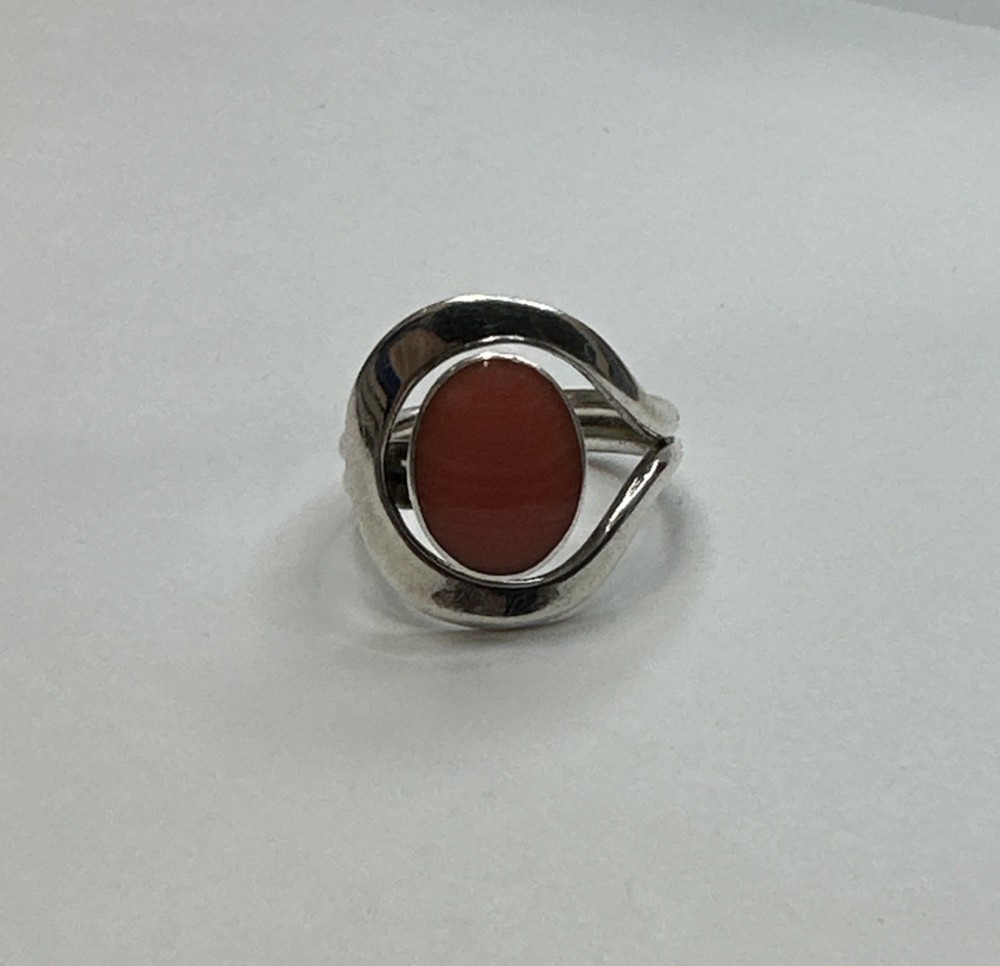 Elegant 925 Sterling Silver  Oval Coral Ring