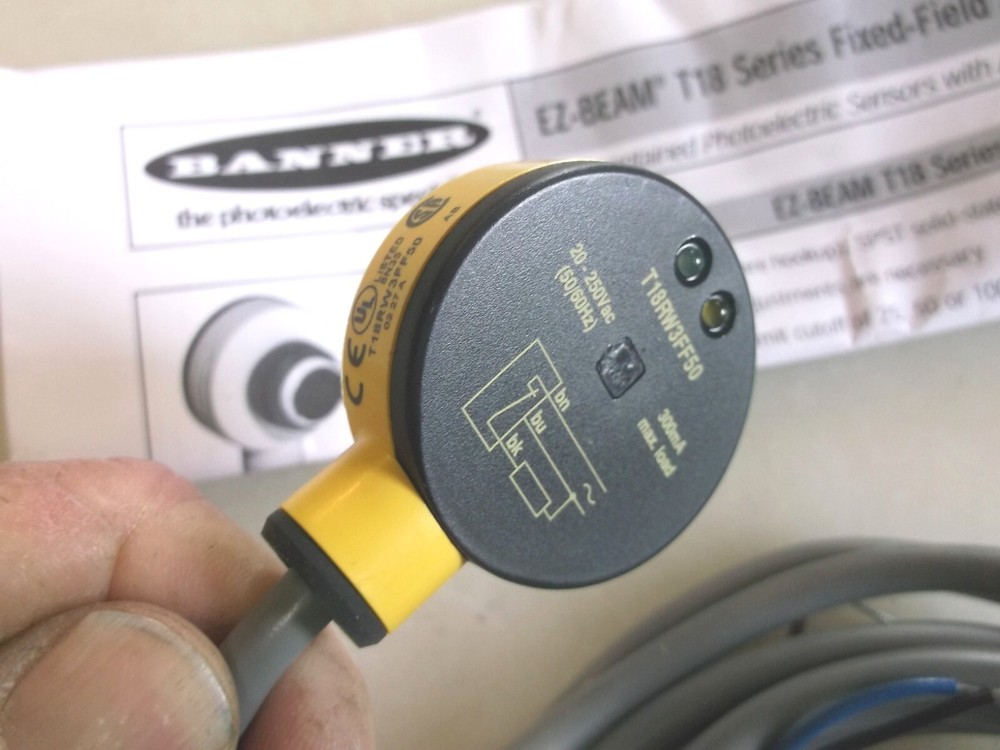 Banner T18RW3FF50 EZ-Beam Fixed Field Sensor NIB