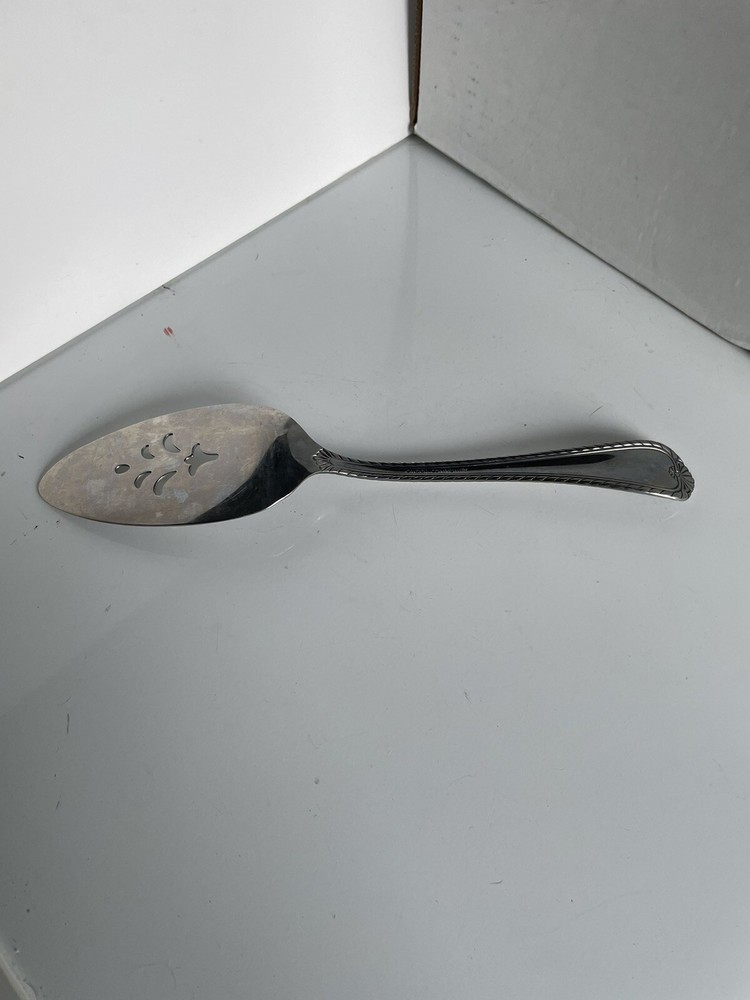 Oneida Silver plate Slotted Pie Cake Server
