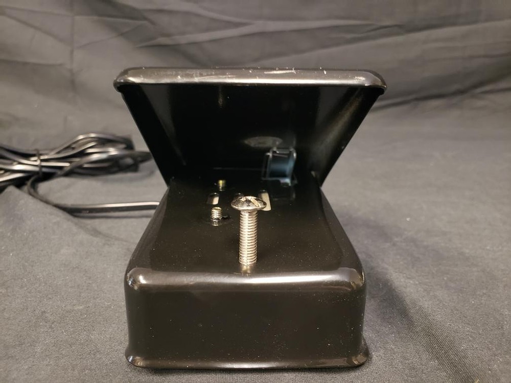 BABY LOCK BLE8 EVOLVE ELECTRIC THREAD SERGER (B26004592)