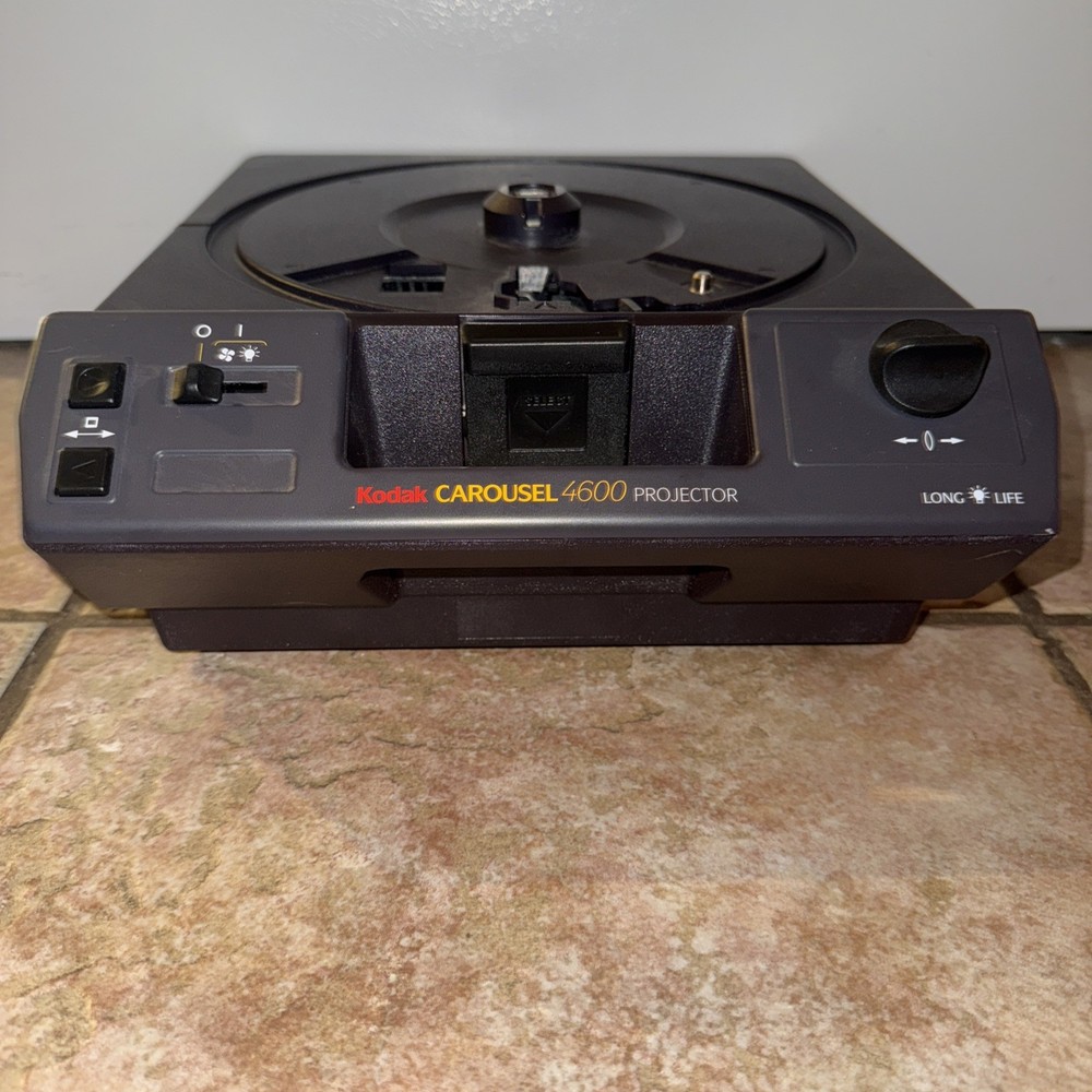 Kodak 4600 Carousel Slide Projector w/ Manual, Stack Loader, 2x 140 Slide Trays
