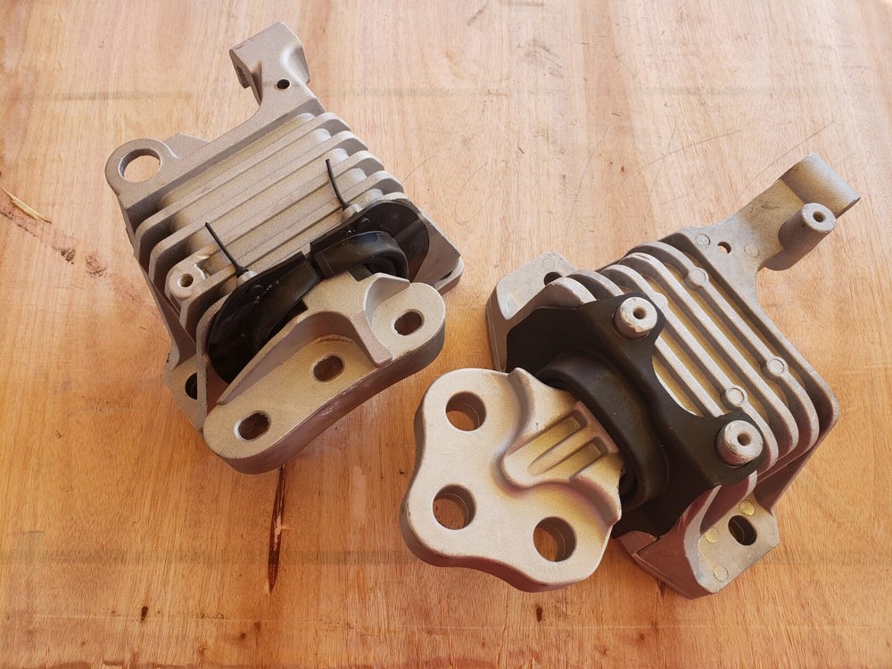 Front Right Engine Motor & Transmission Mount Set 2PCs for Chrysler 200 2.4L
