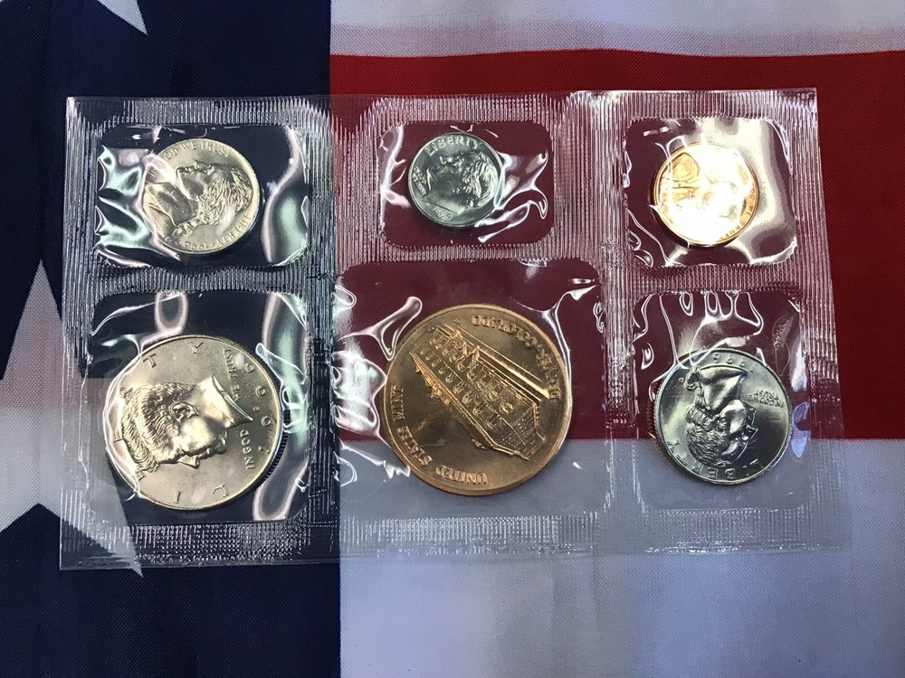1996-D Official US Mint Souvenir Set as pictured.