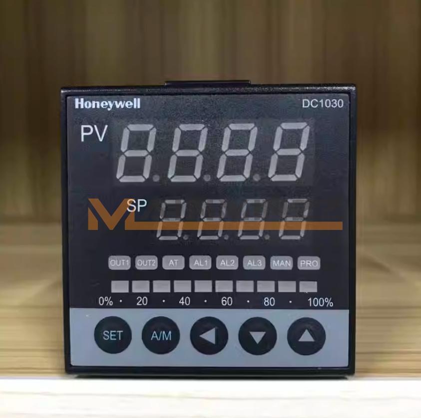 One new HONEYWELL DC1030CT-102000-E Temperature Controller