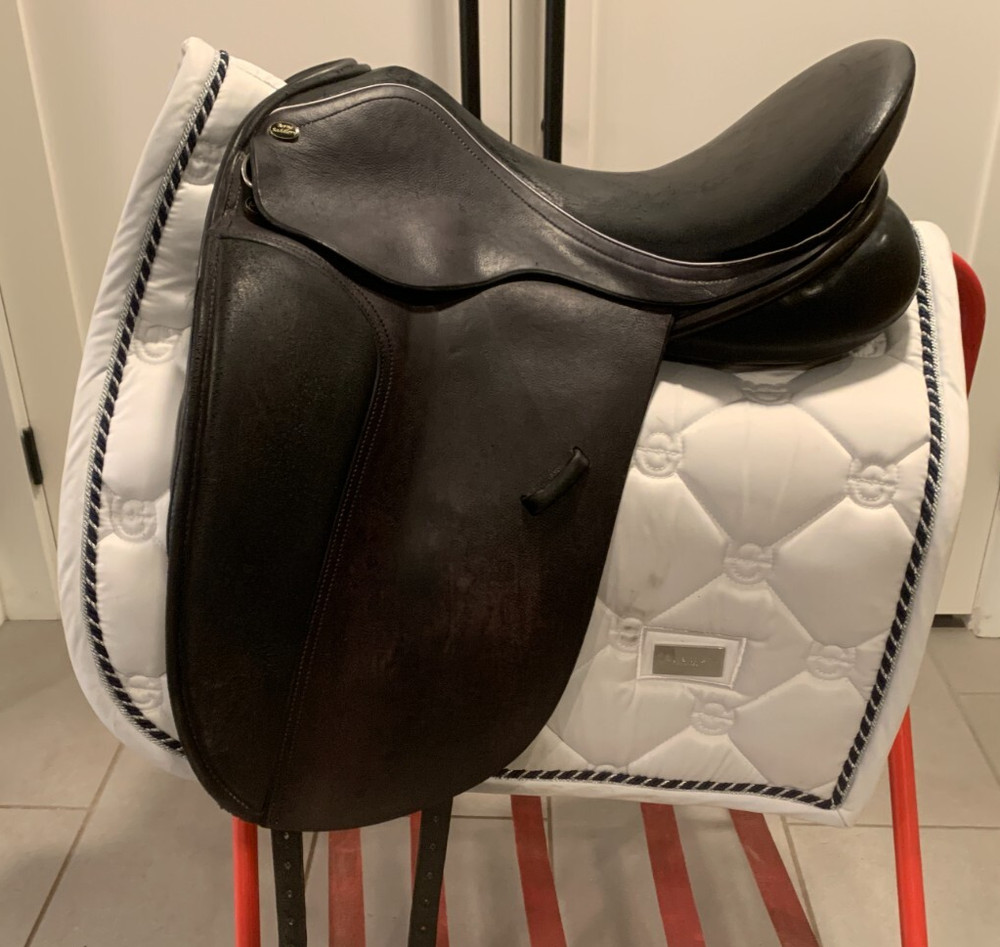 Borne Saddlery - Levade - Dressage Saddle 18"