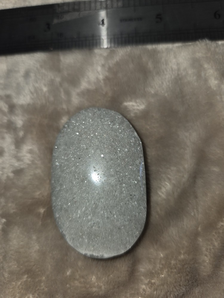 BEAUTIFUL SAGE MICA PALM STONE 65 GRAMS E