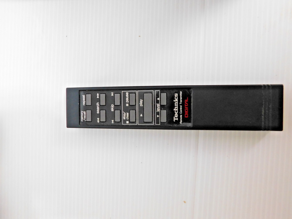 RETRO (1987) Technics SL-P220 CD Player WITH Remote Control