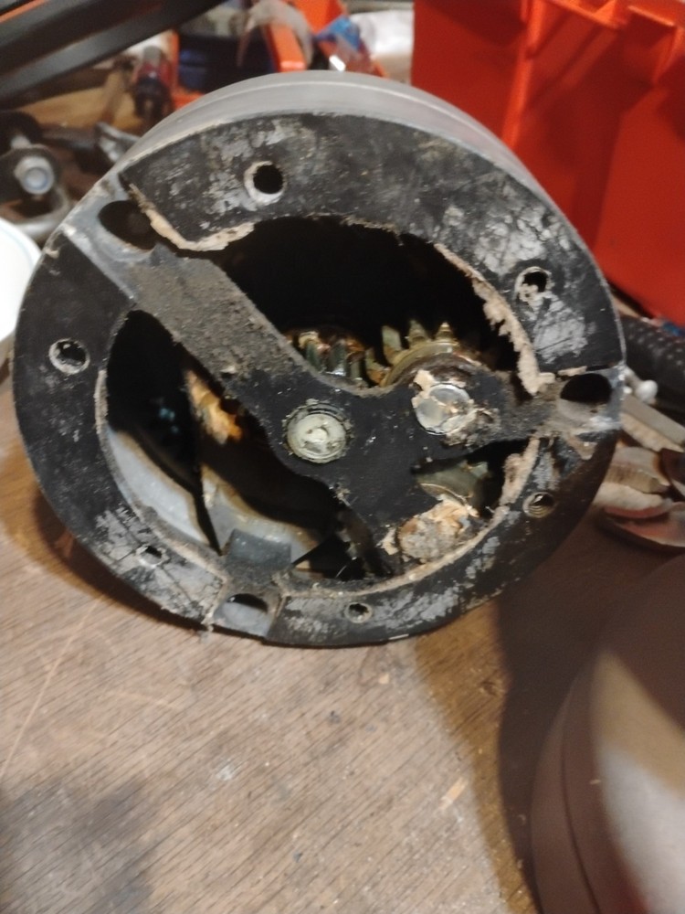 Maxwell 26 2 Speed Self-tailing Winch