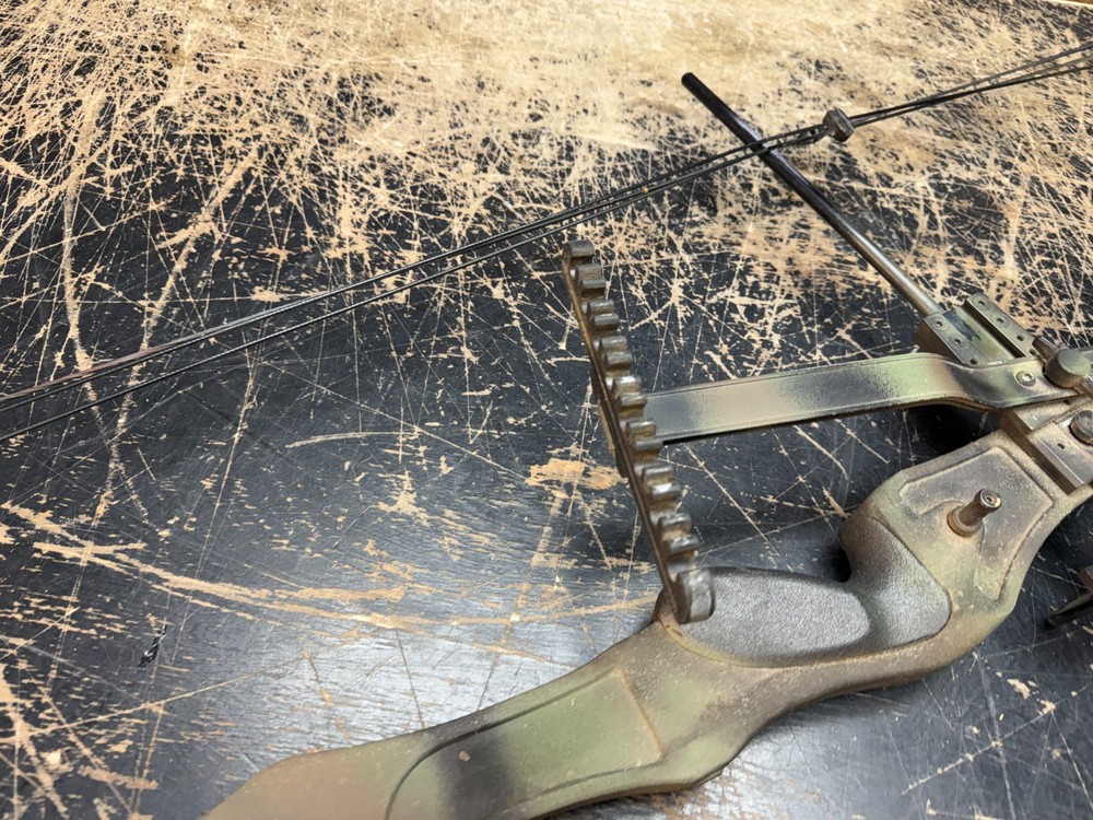 Golden Eagle Hunter Compound Bow 65-80lbs 30" 1980's