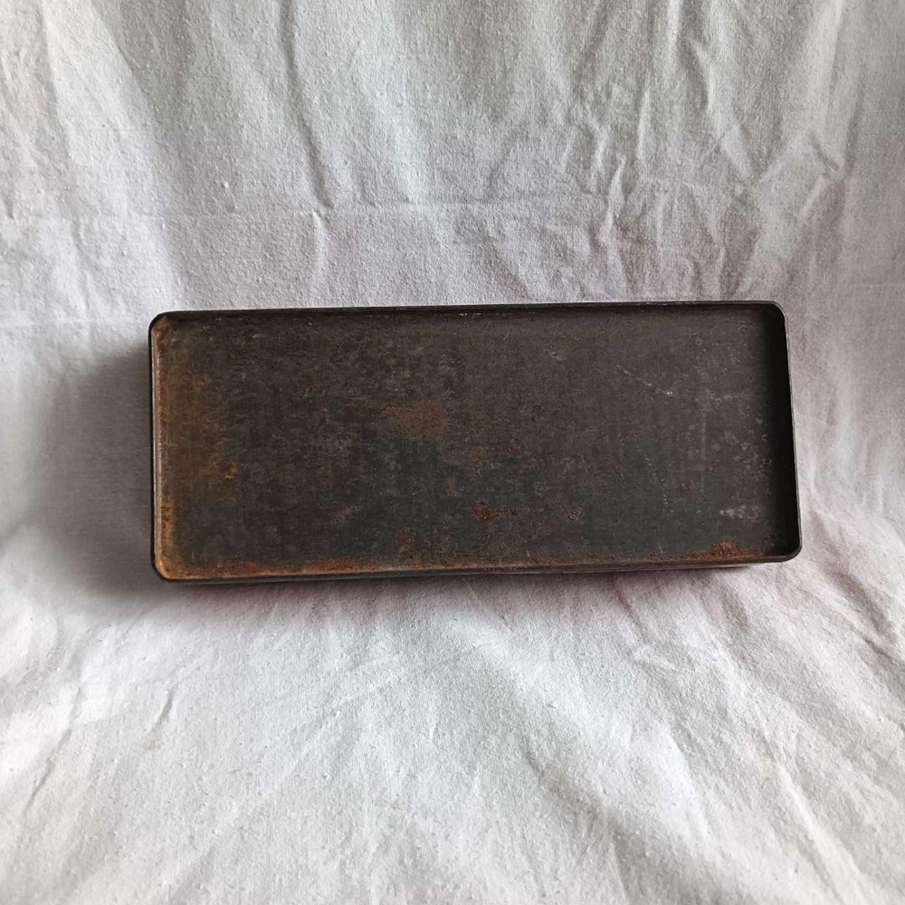 Vintage / Bandage Tin / England