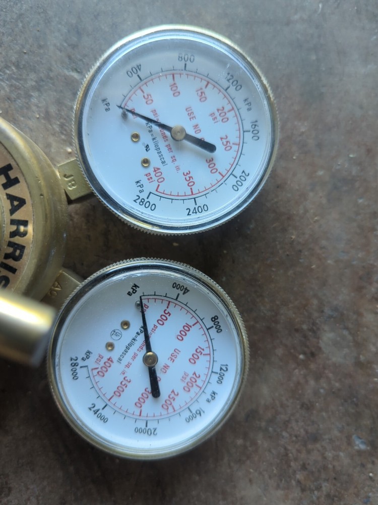 Harris CGA E-4 Model 425-200 Single-Stage Gas Regulator