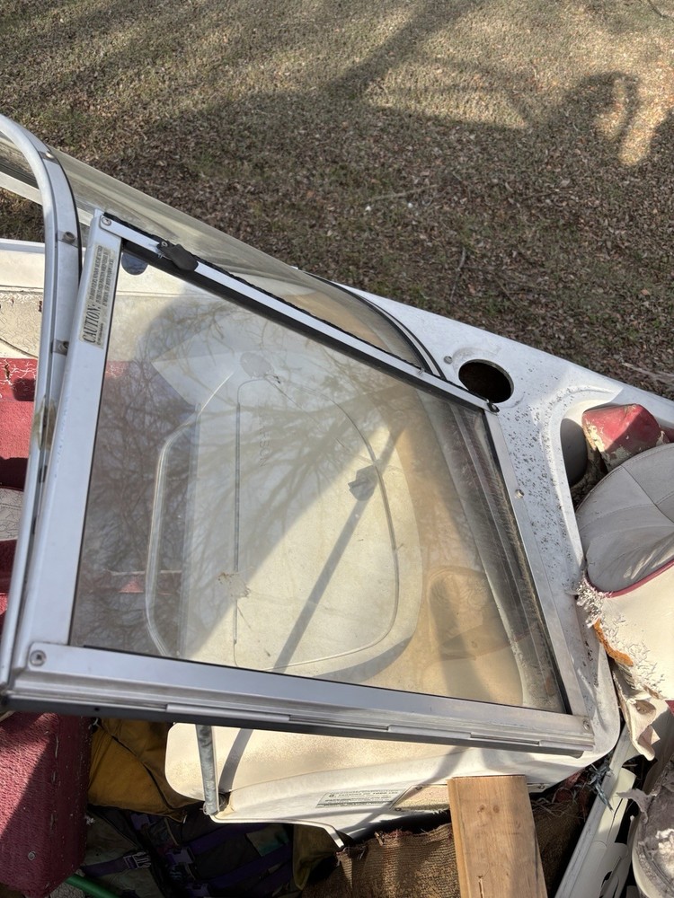 Complete ￼Curved boat glass windshield 1996 Larson Universal