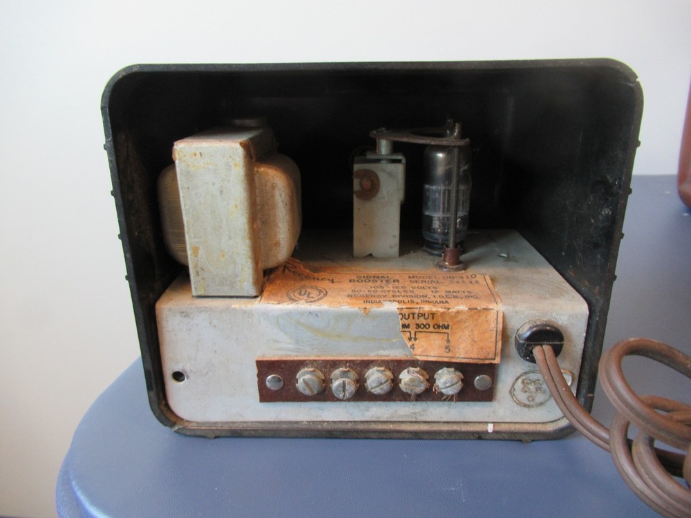 Regency Signal Booster Model DB-410 TESTED