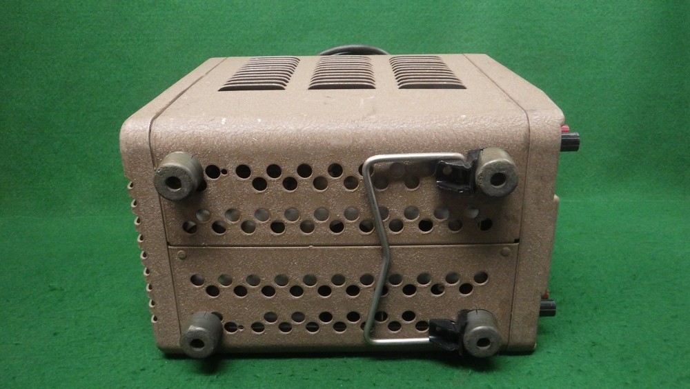 Vintage Hewlett Packard 400D Vacuum Tube Voltmeter Powers On/Untested