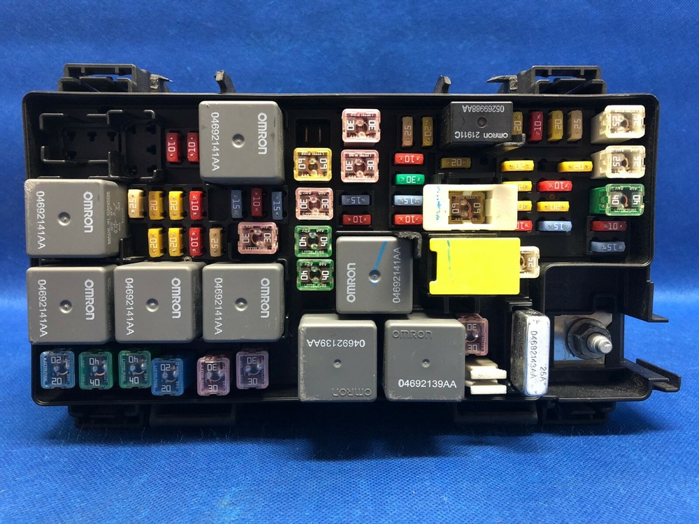 08 DODGE NITRO TIPM FUSEBOX FUSE BOX CONTROL MODULE BCM 04692235AH