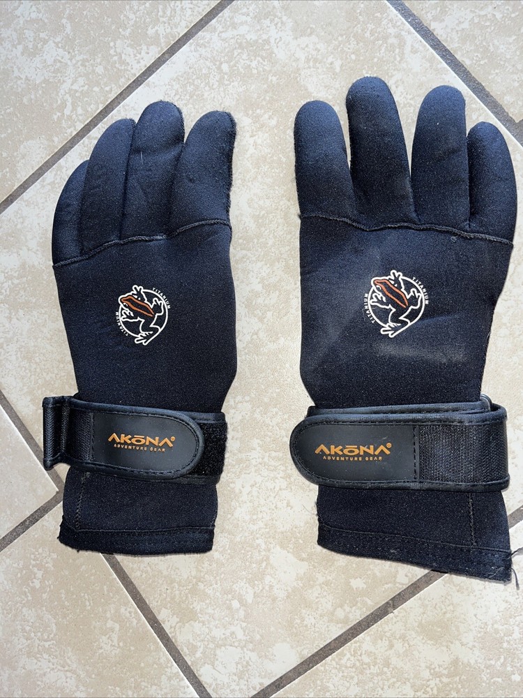 Akona Titanium Neoprene Gloves with Strap Size Small Gloves