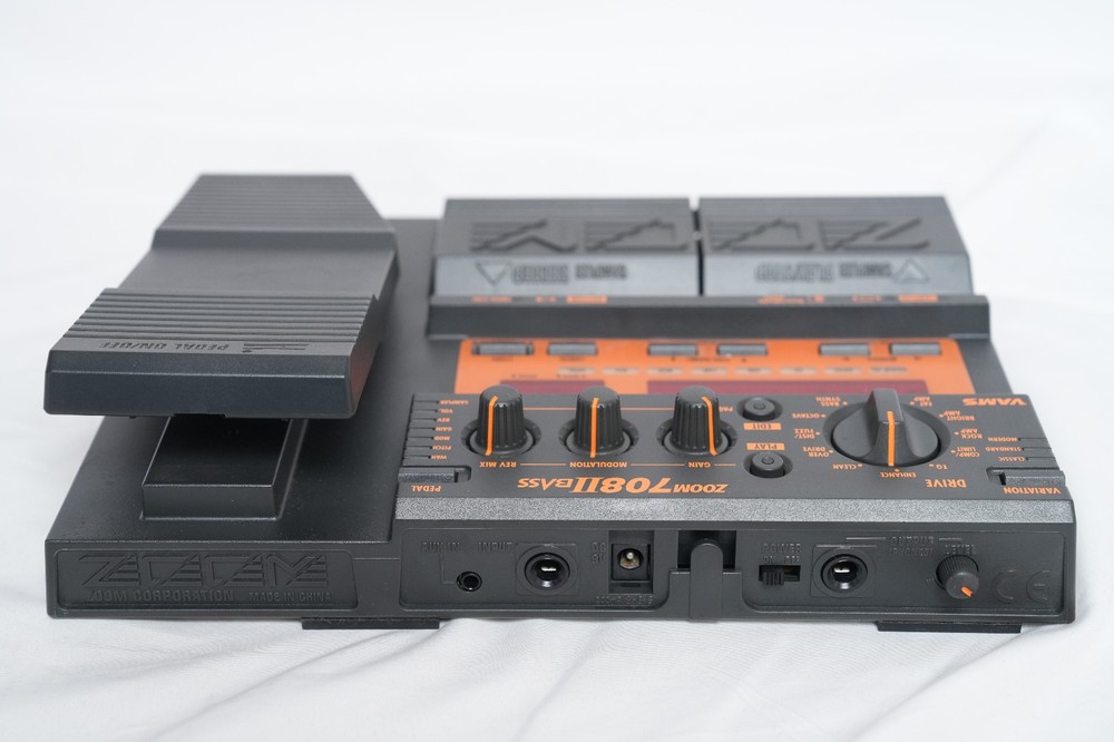 ZOOM 708II BASS EFFECTS PROCESSOR/MULTI-EFFECTOR