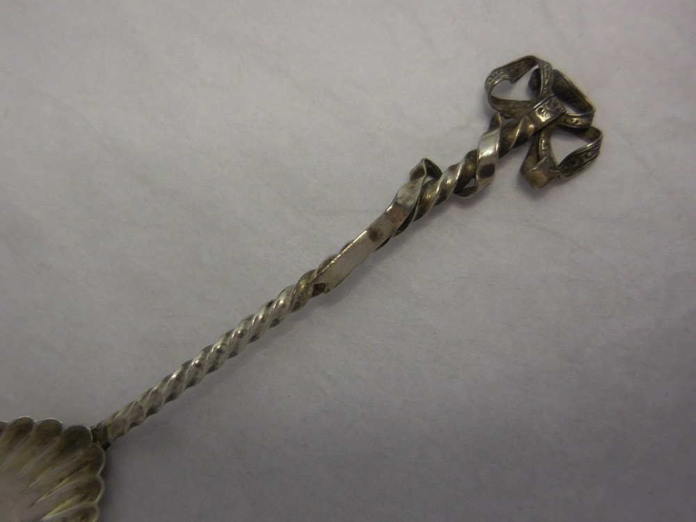 LEWISTON TWISTED HANDLE WITH RIBBON STERLING SILVER SOUVENIR FRUIT SPOON