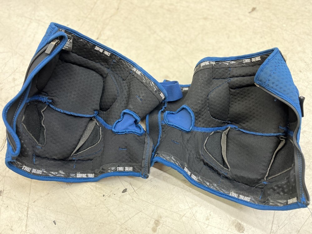 Ion K-Pact Zip Knee Guards size MED
