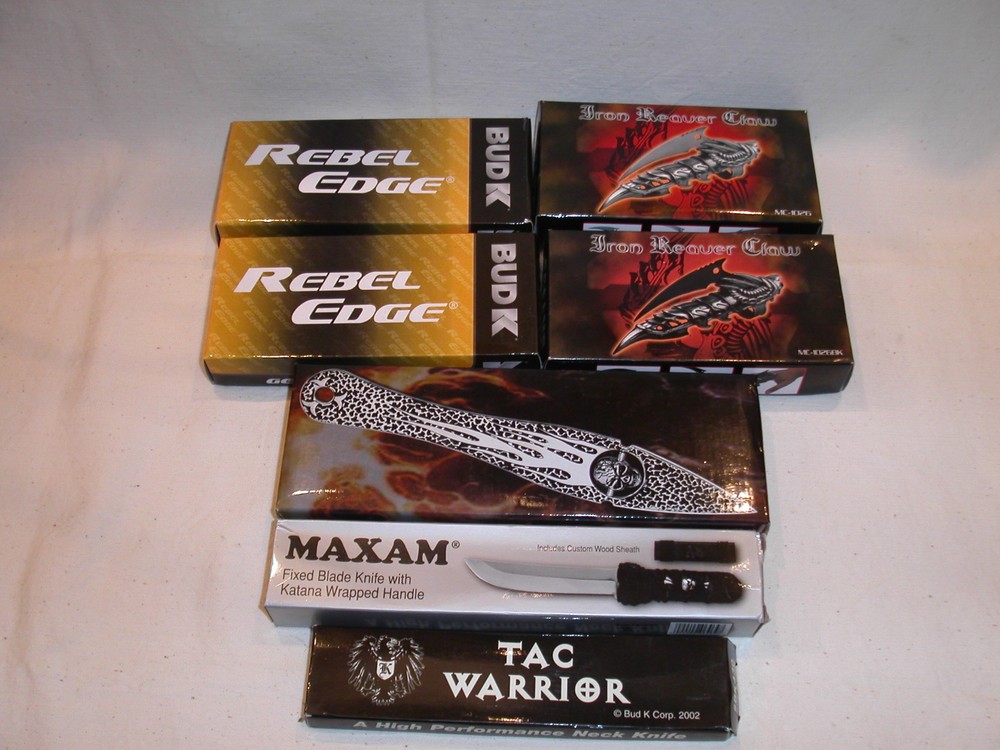 Knife set with 4 finger claw.