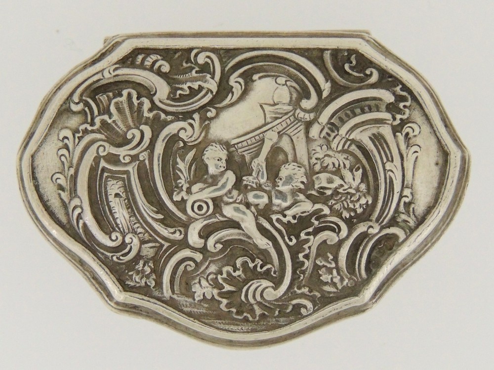 Baroque Style 800 Silver Pill Box - Dutch or German - Silber snuff patch.