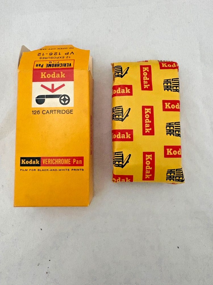 Vintage - Sears - Easi-Load 126-X - Automatic Camera - Box - Film - Flash