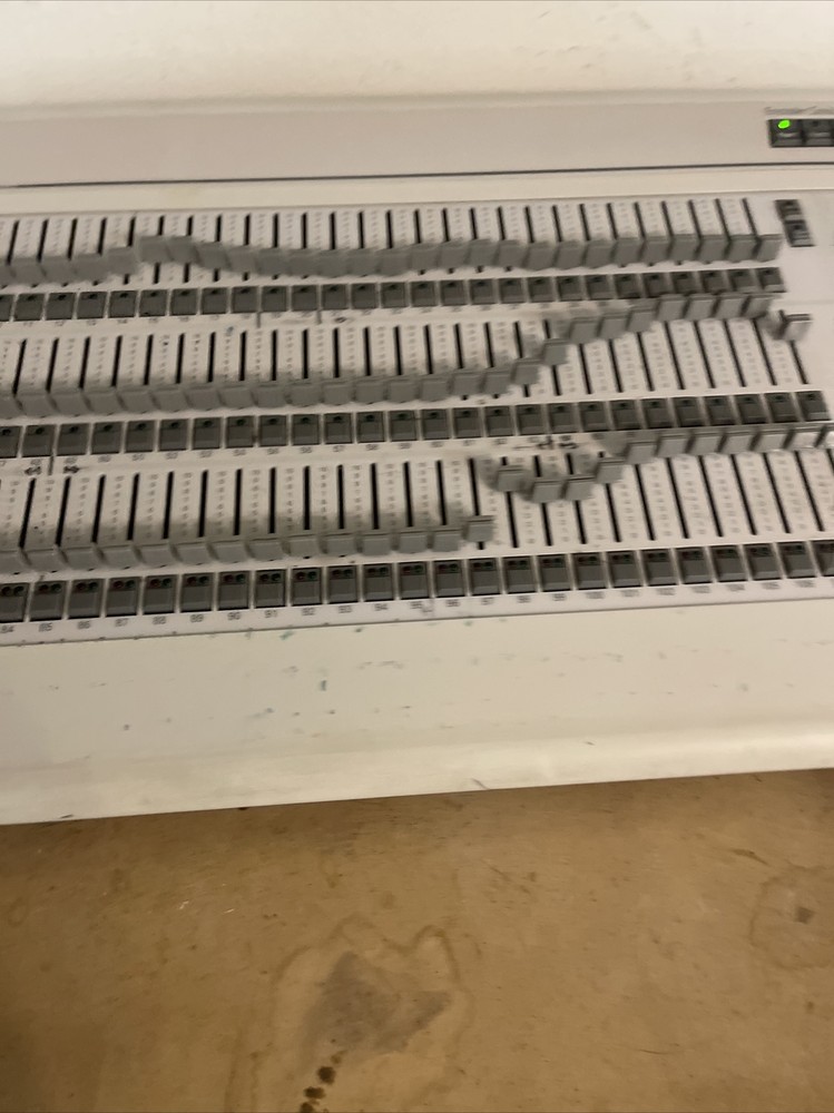 ETC ELECTRONIC THEATRE LIGHT CONTROL INSIGHT 3 CONSOLE STAGE LIGHTING CONTROLLER