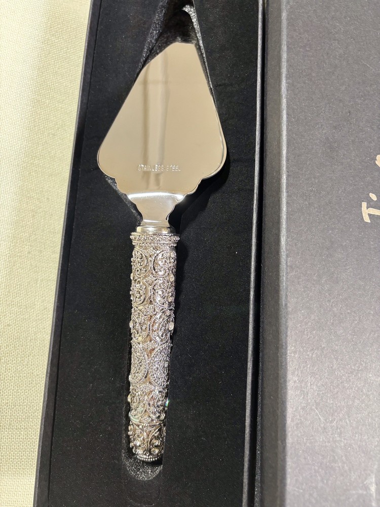 Tizo Jeweled Handle Pie Server