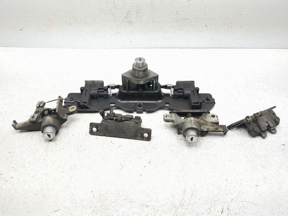 08-17 Victory Vision Deluxe Ignition Lock Set With Key