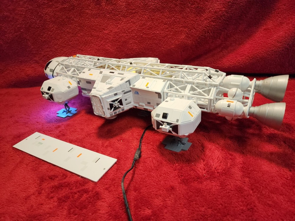Space: 1999 Eagle 2 Lit Model With Complete Lab Interior, SOUND EFFECTS!!!!!!!!