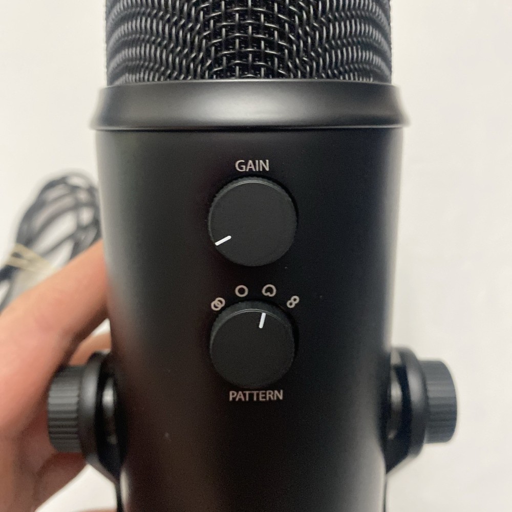 Logitech Blue Yeti Game Streaming Microphone Kit - 988-000521