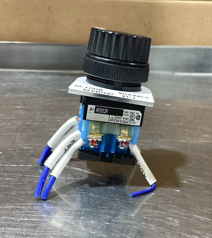 Fuji El AR30S2R 2-Position Pushbutton Selector Switch