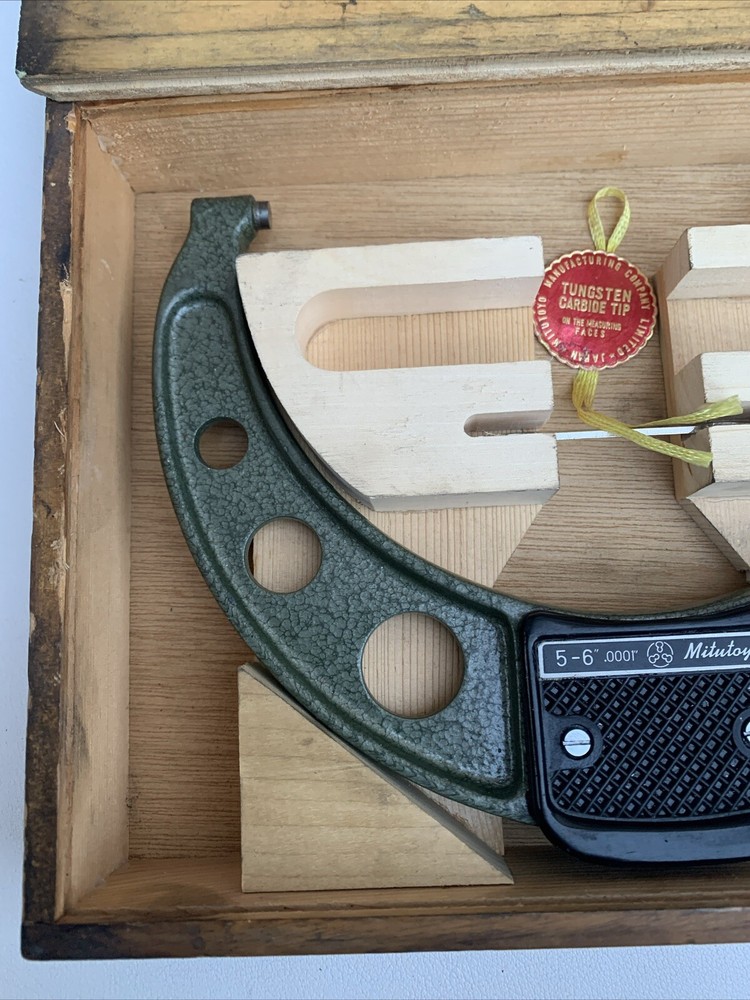 MITUTOYO NO. 103-220 MICROMETER 5-6" .0001" Resolution