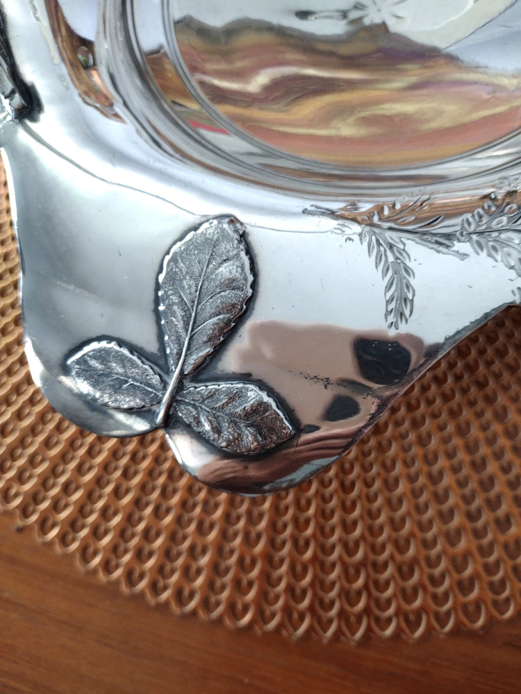 NICE 12" Vintage Aurora 1849 SPMFG Silverplate Candy Dish with Moveable Handle